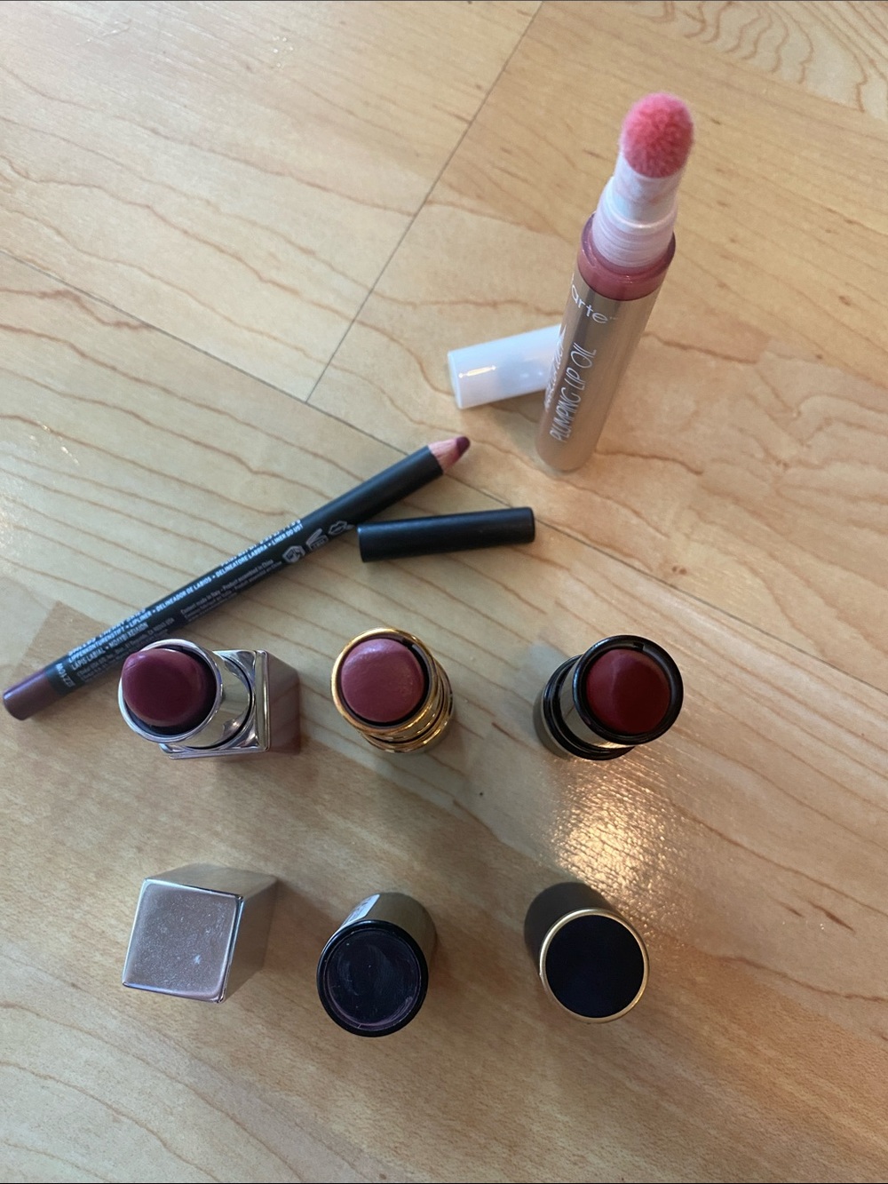 Bundle of 5 Classic berry Lipstick Trio, lip liner, lip plumper - Picture 3 of 3